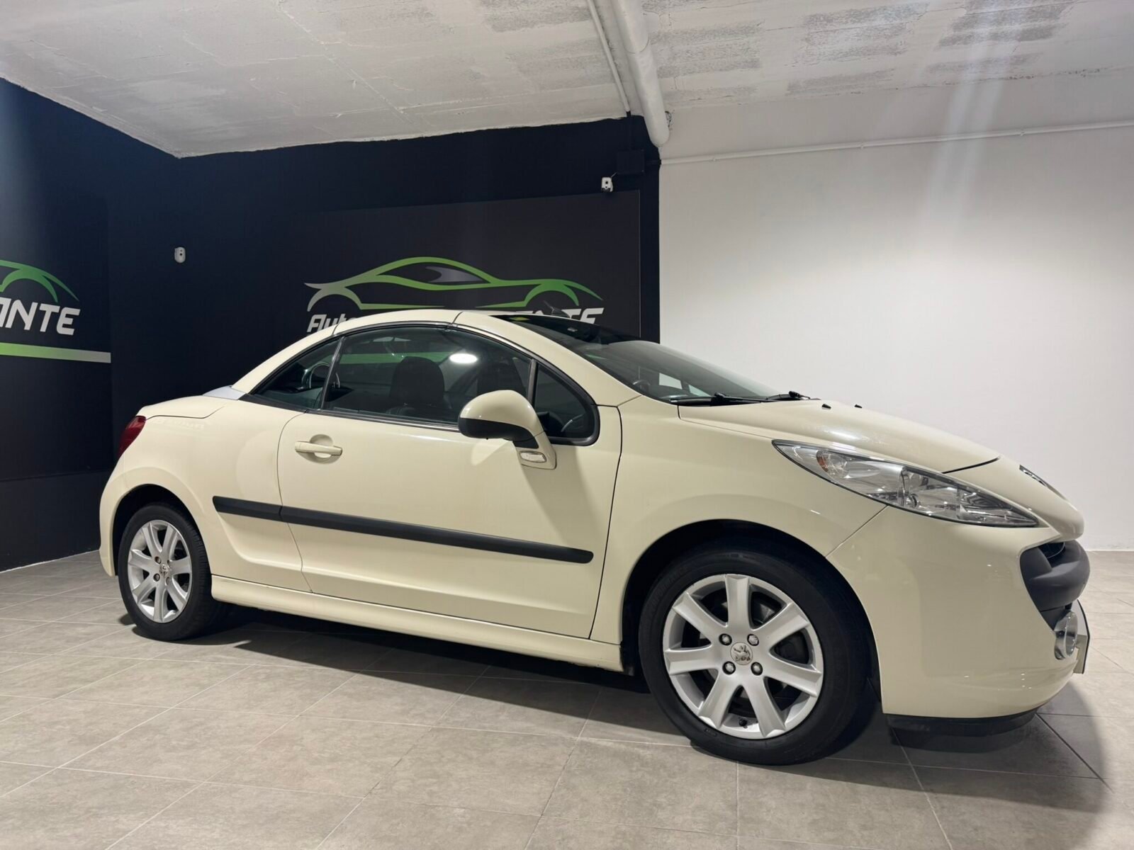 PEUGEOT 207 CC 1.6 VTi 16v
