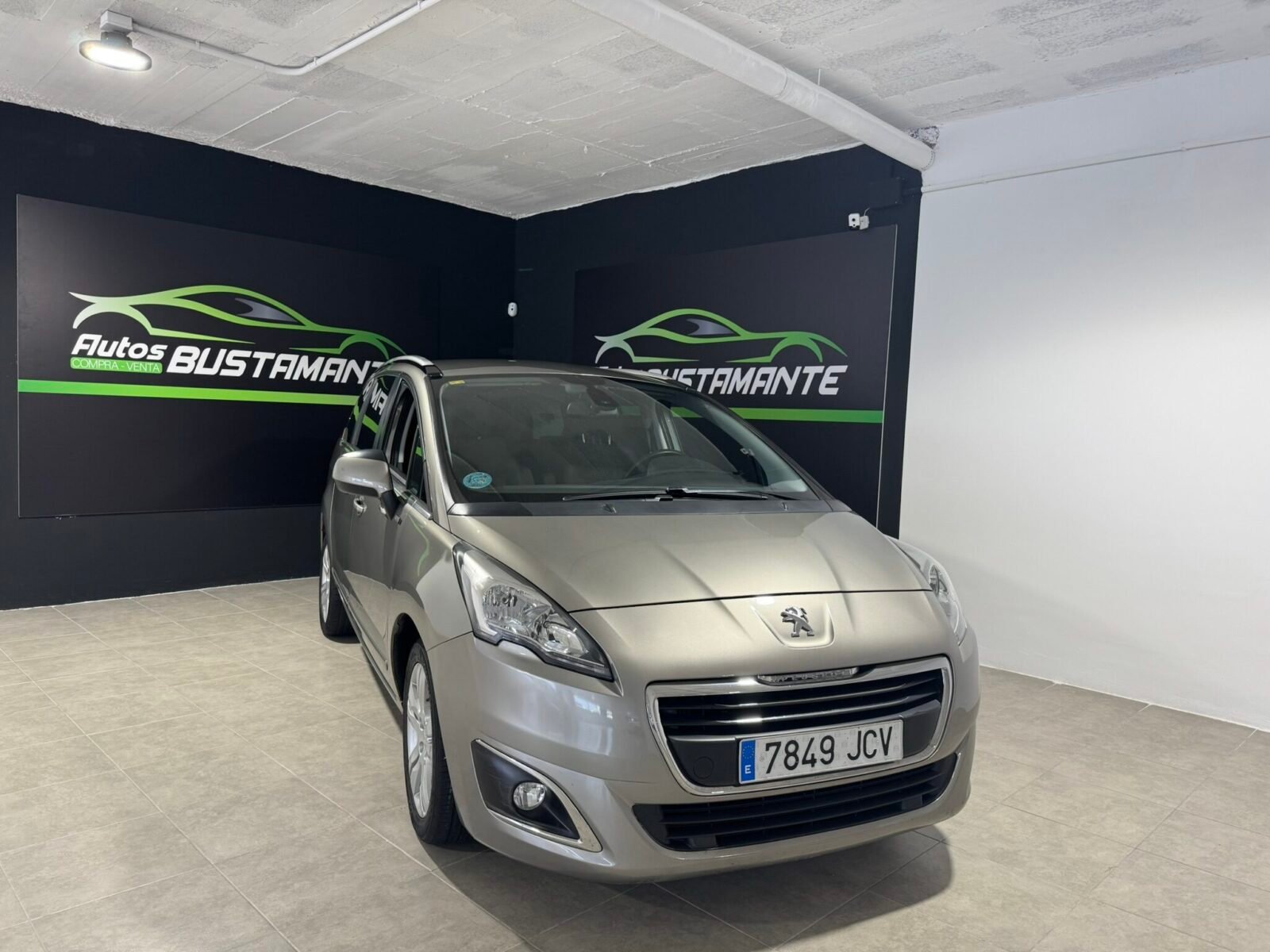 PEUGEOT 5008 1.6 HDI STYLE