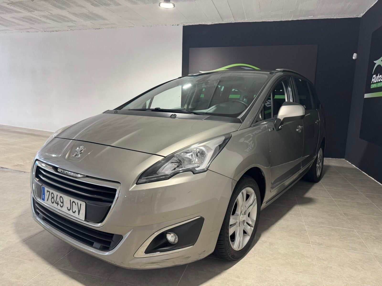 PEUGEOT 5008 1.6 HDI STYLE
