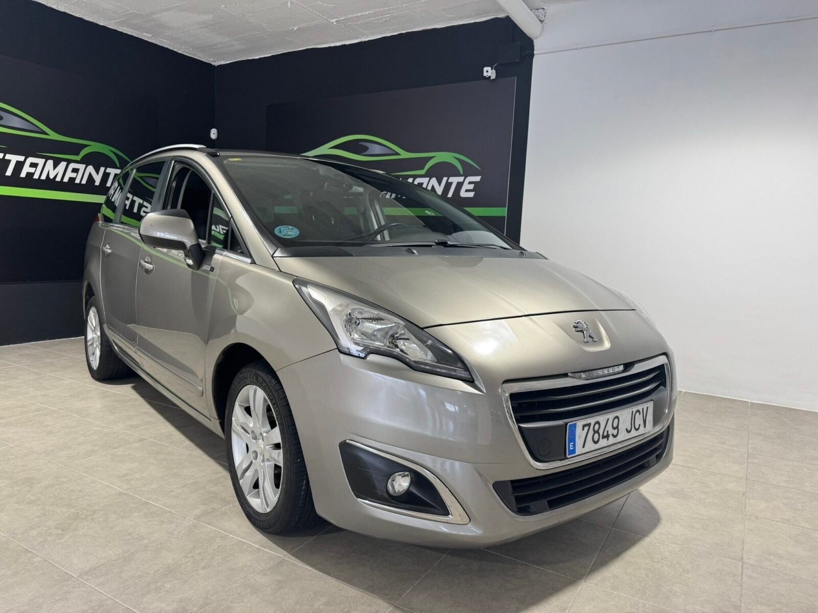 PEUGEOT 5008 1.6 HDI STYLE