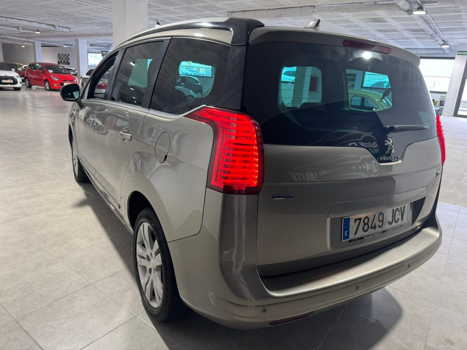 PEUGEOT 5008 1.6 HDI STYLE