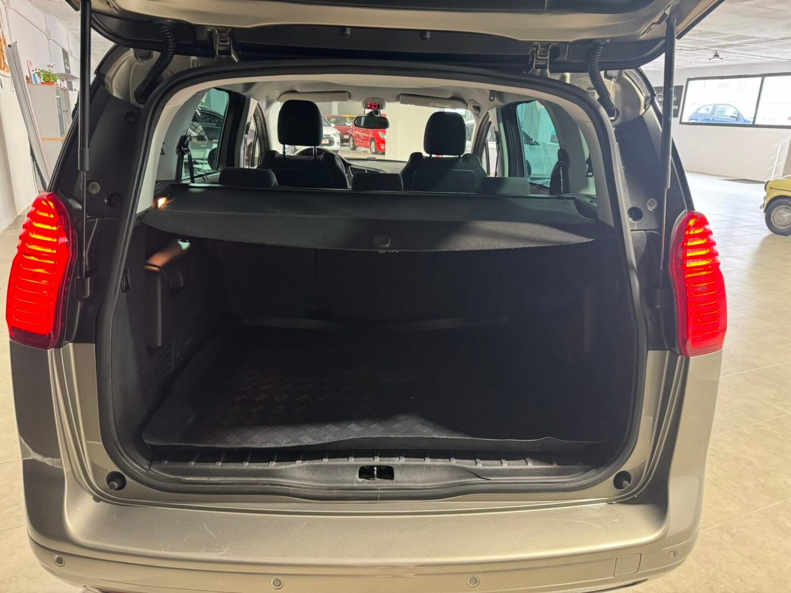PEUGEOT 5008 1.6 HDI STYLE
