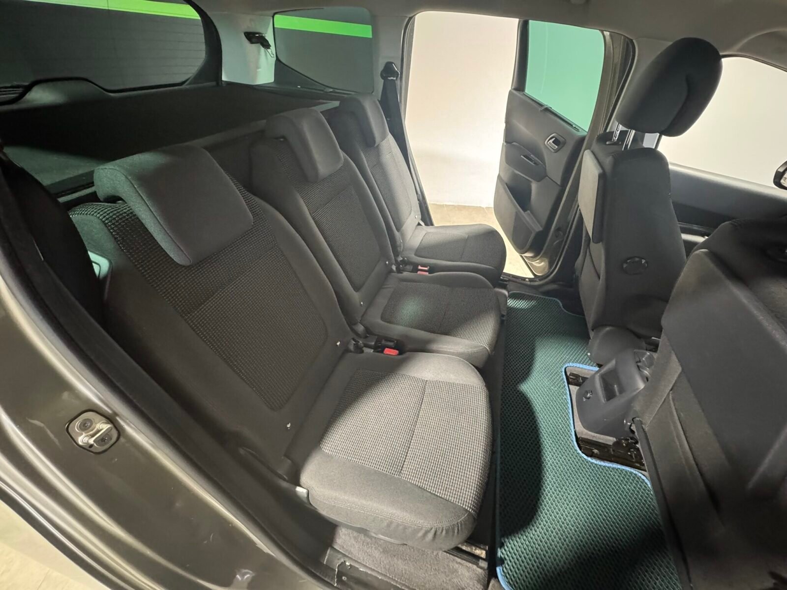 PEUGEOT 5008 1.6 HDI STYLE