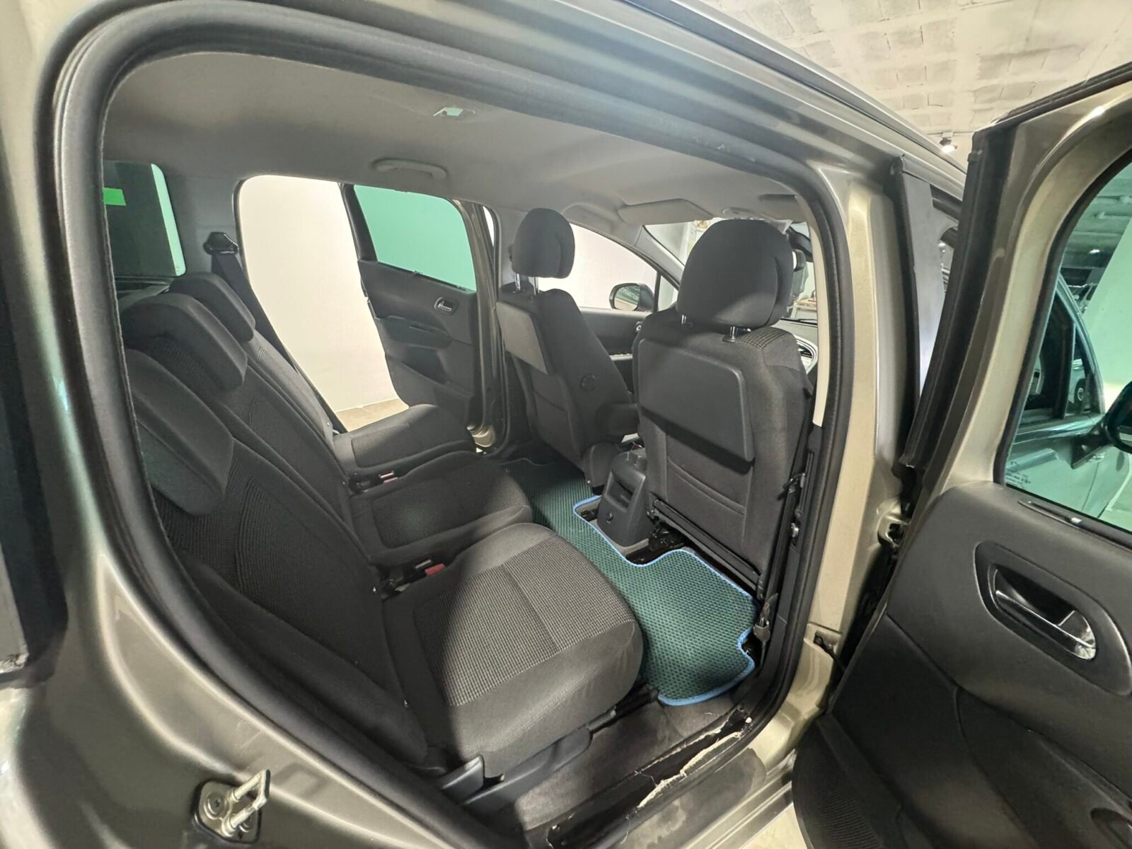 PEUGEOT 5008 1.6 HDI STYLE
