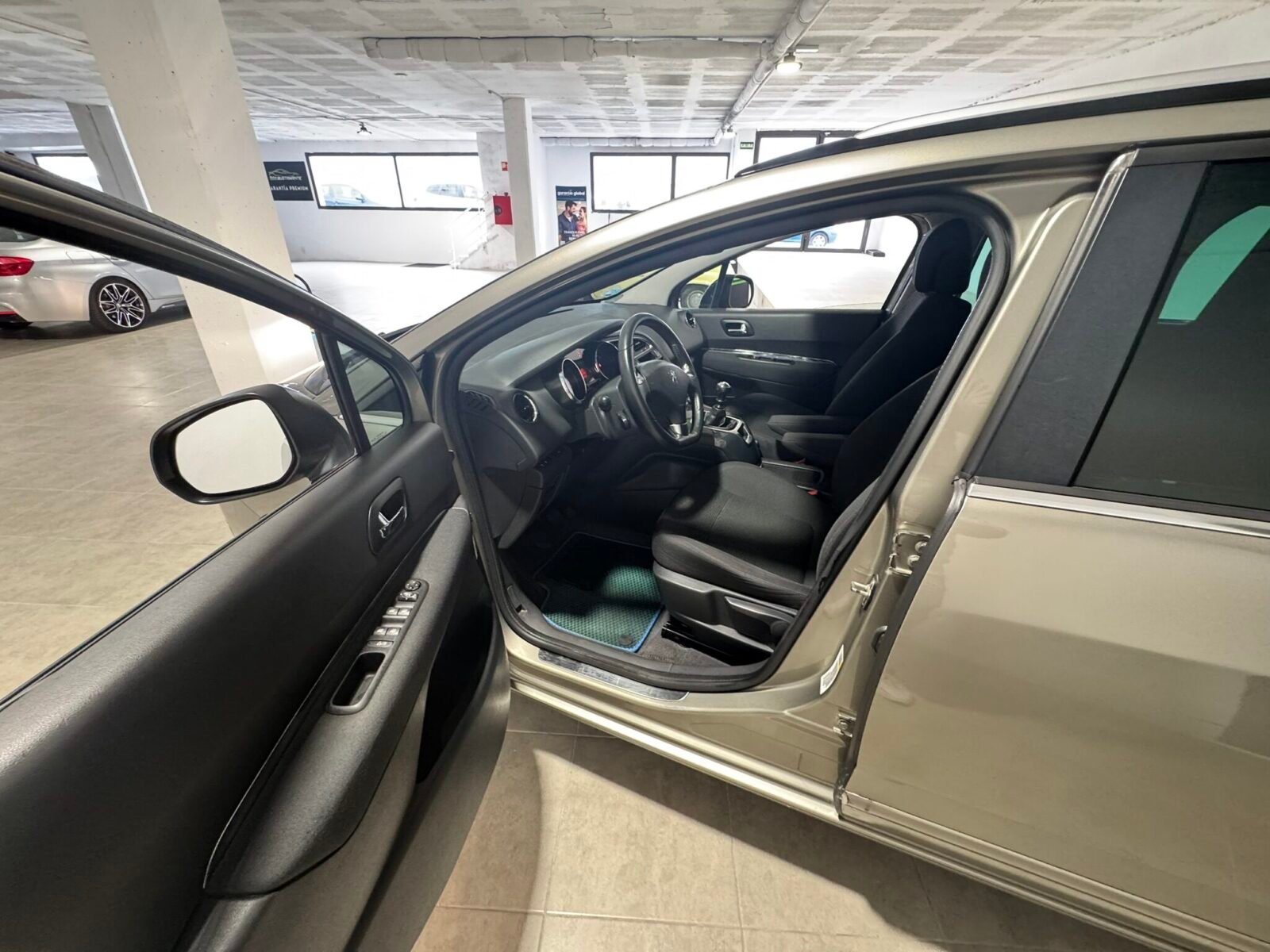 PEUGEOT 5008 1.6 HDI STYLE
