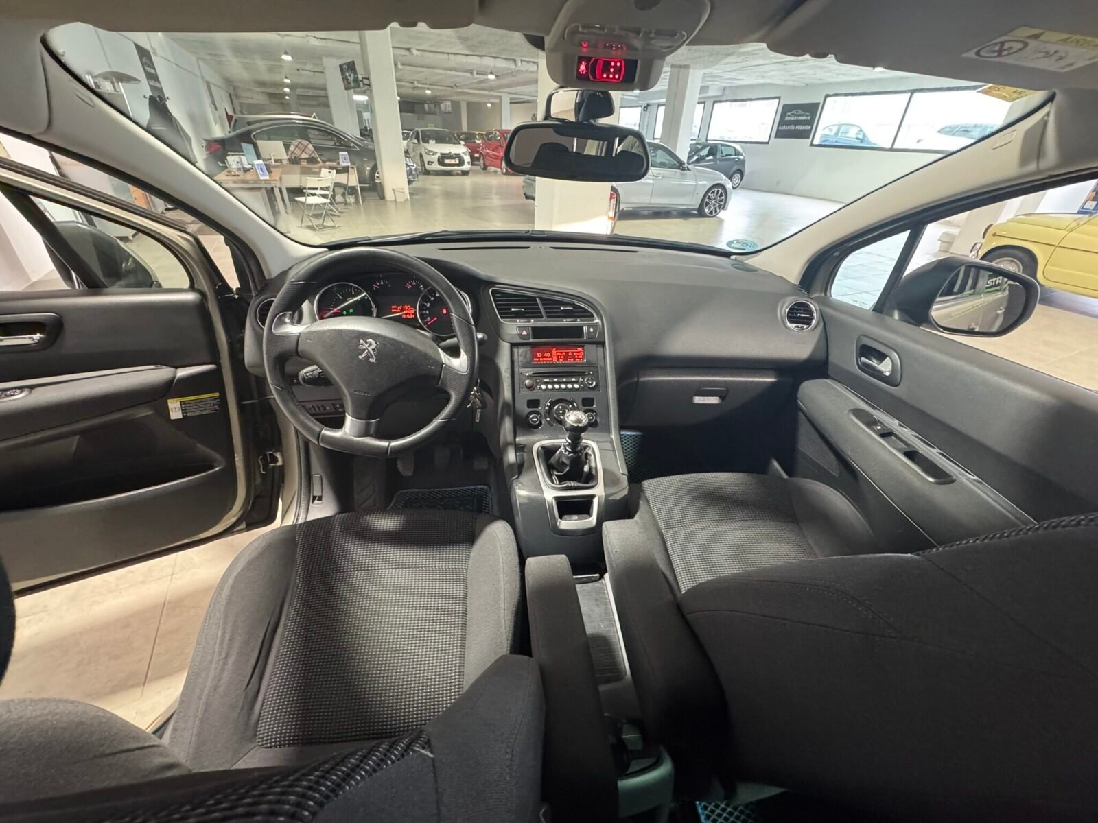 PEUGEOT 5008 1.6 HDI STYLE