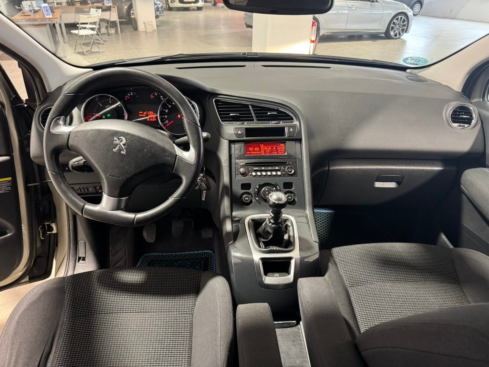 PEUGEOT 5008 1.6 HDI STYLE