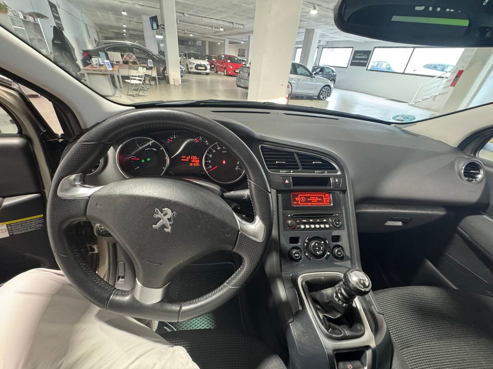 PEUGEOT 5008 1.6 HDI STYLE