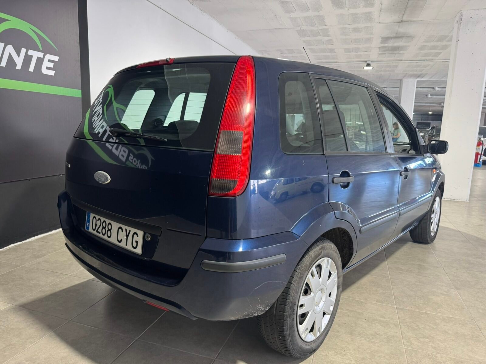 FORD fusion 1600