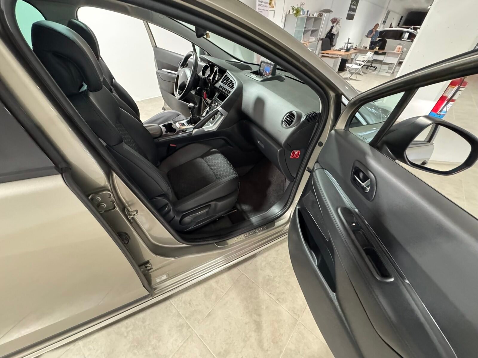 PEUGEOT 3008 1.6 hdi