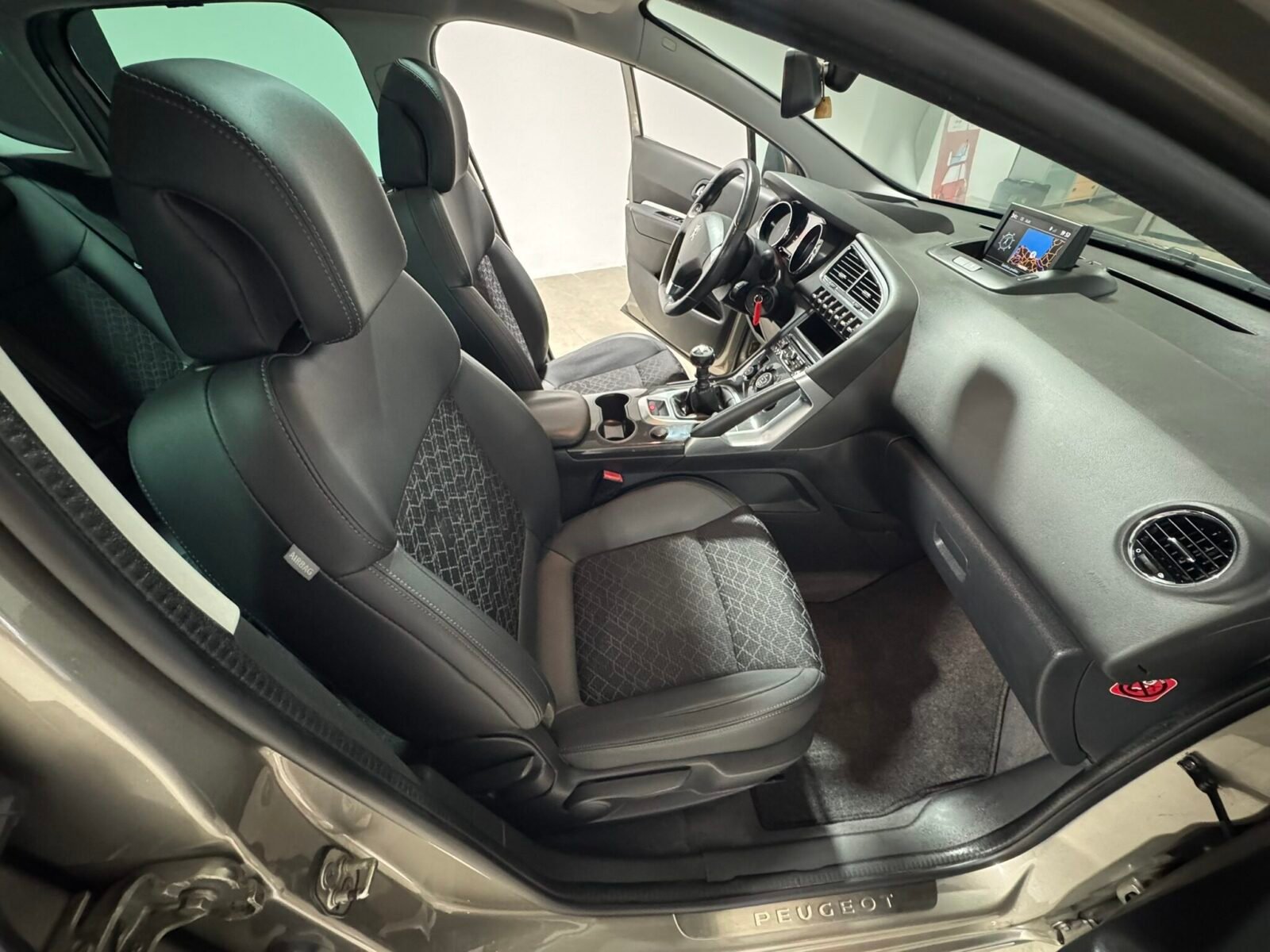PEUGEOT 3008 1.6 hdi