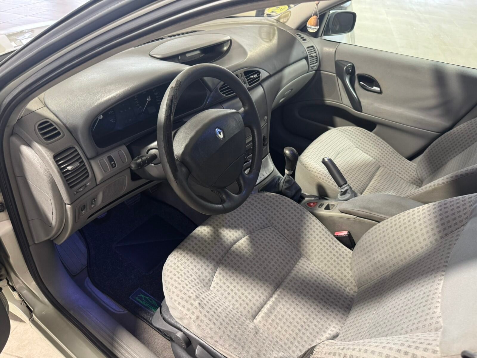 RENAULT  AUTHENTIQUE 1.6