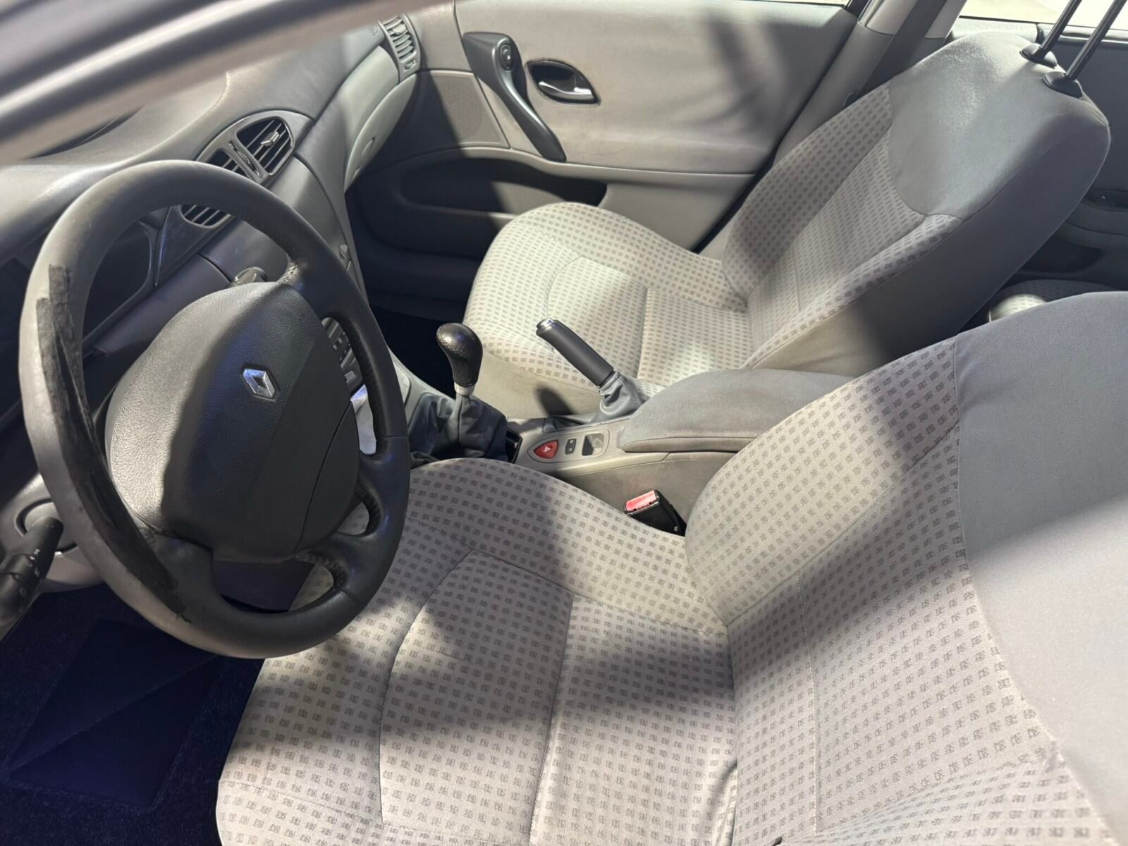 RENAULT  AUTHENTIQUE 1.6