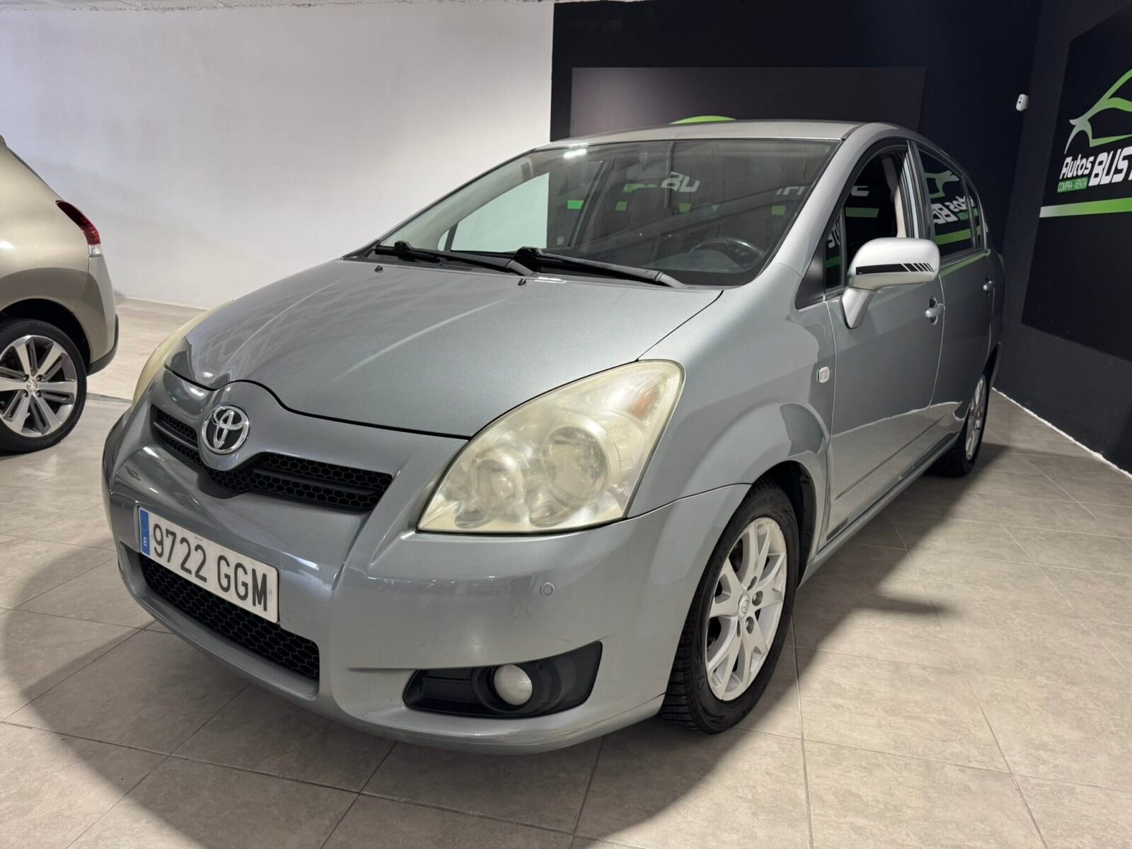 TOYOTA Corolla Verso luna