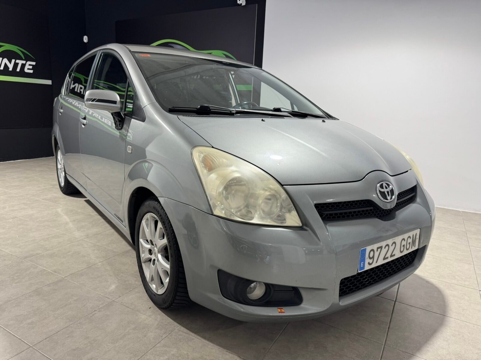 TOYOTA Corolla Verso luna