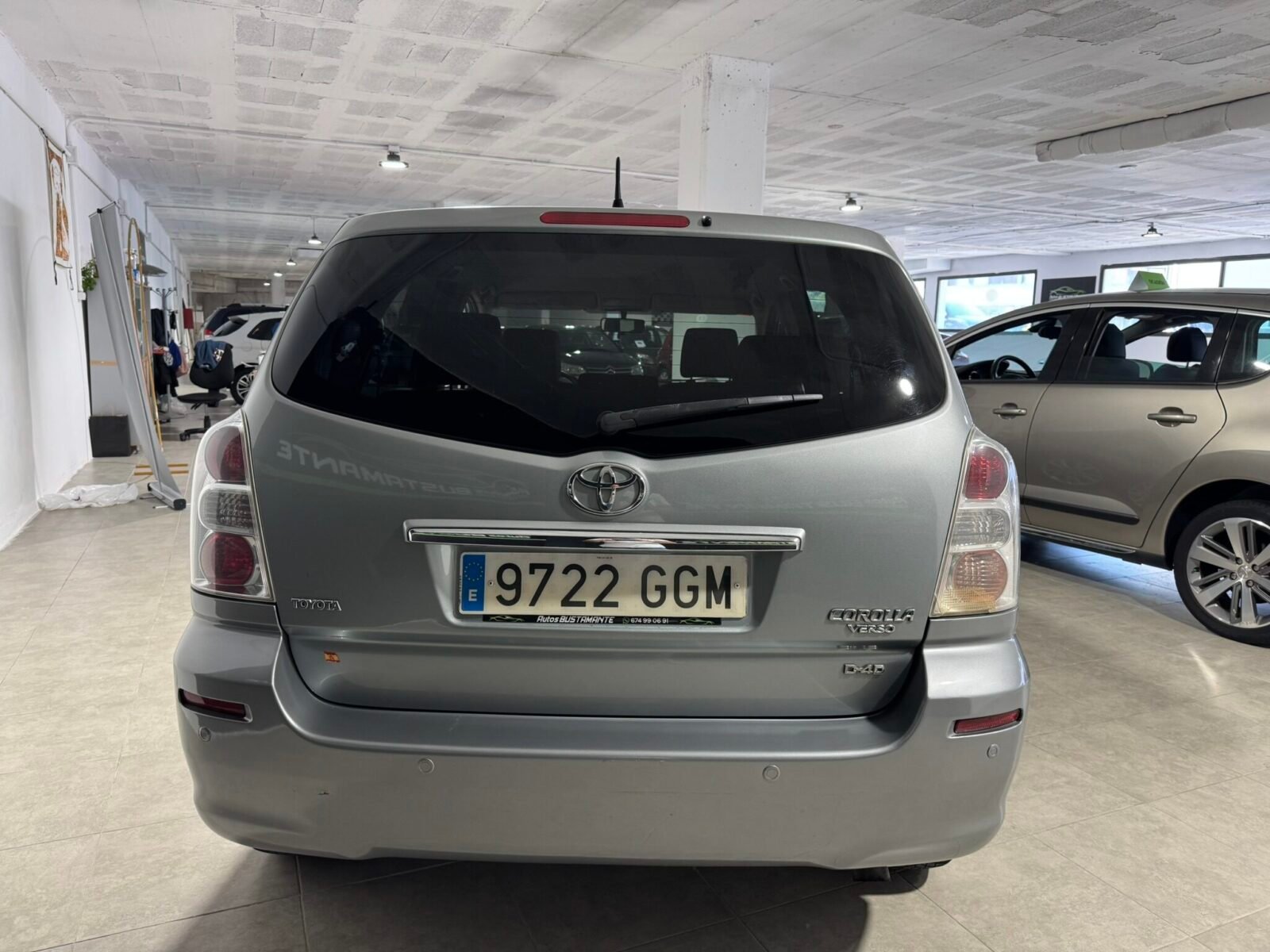 TOYOTA Corolla Verso luna