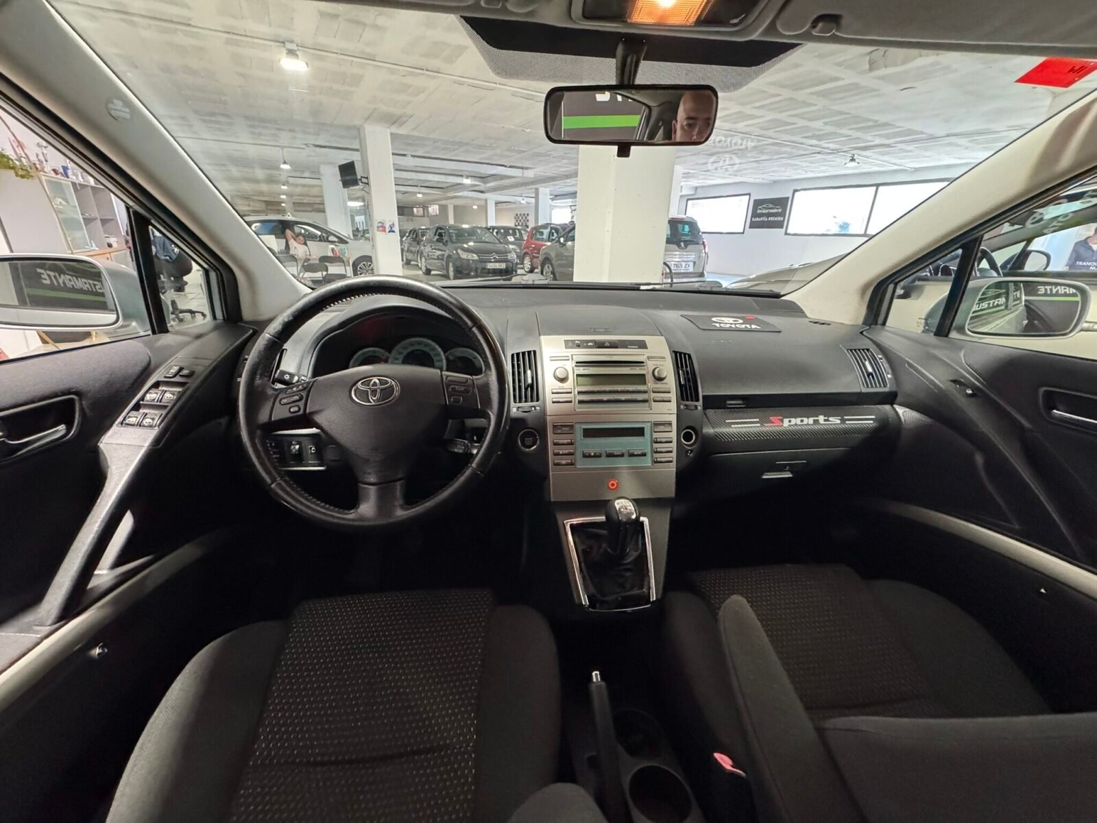 TOYOTA Corolla Verso luna