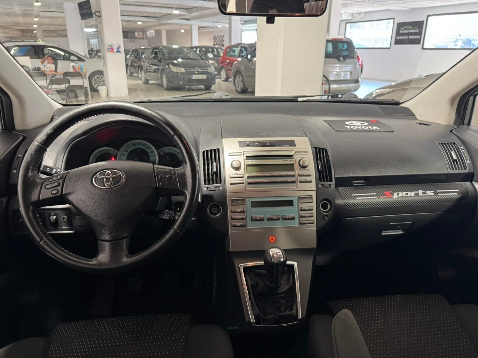 TOYOTA Corolla Verso luna