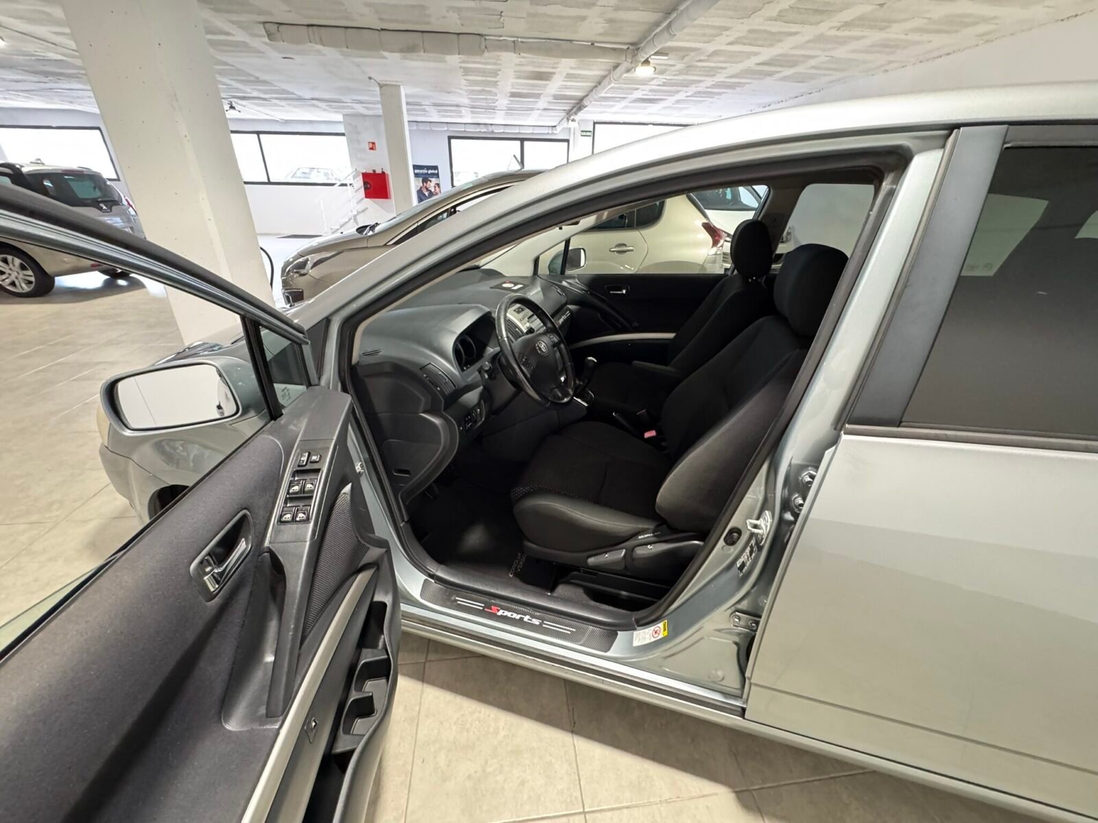 TOYOTA Corolla Verso luna