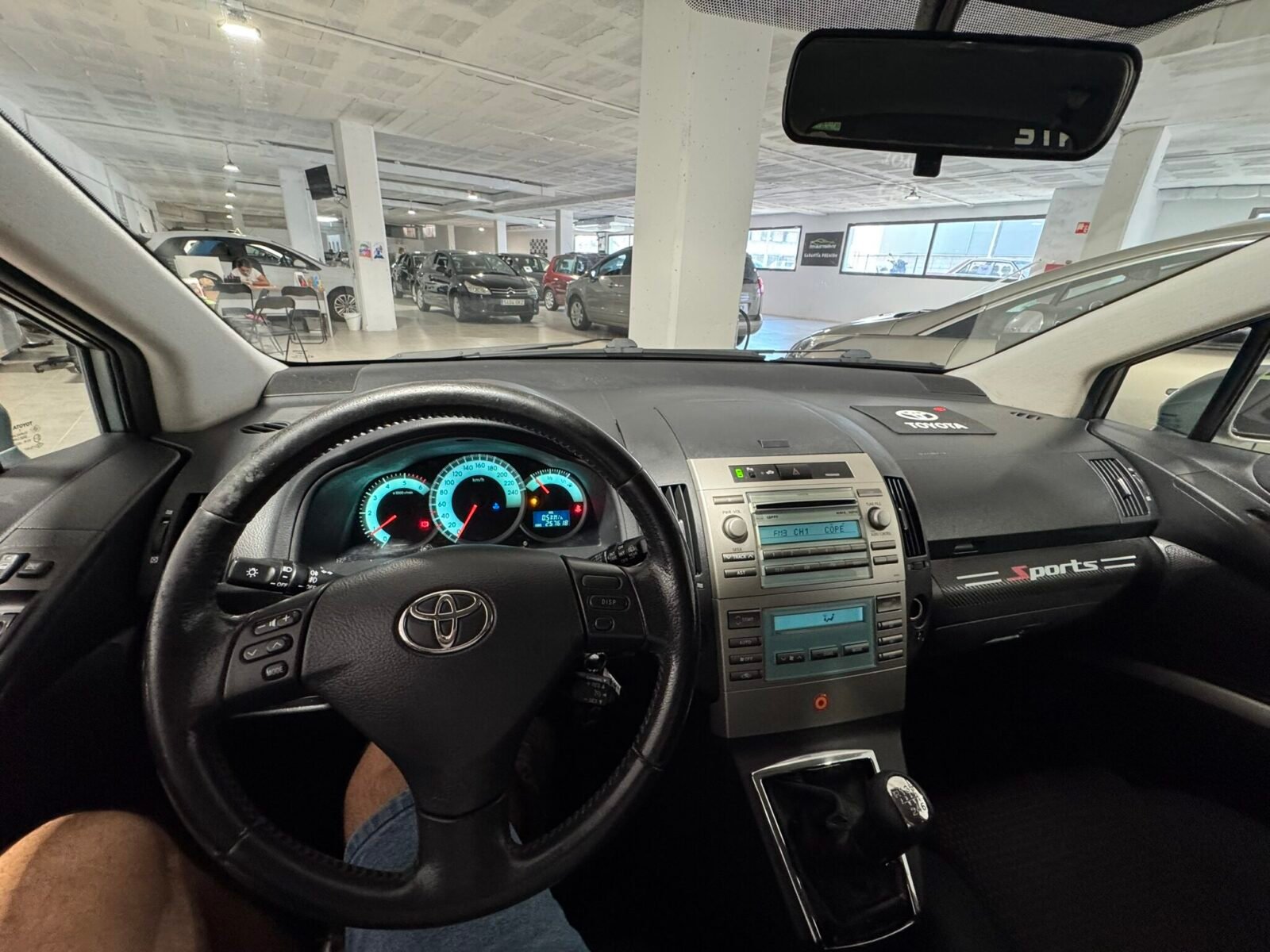 TOYOTA Corolla Verso luna